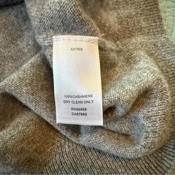 John W. Nordstrom 100% Italian Cashmere Men's Heather Gray V-Neck Sweater Size L - Picture 7 of 7